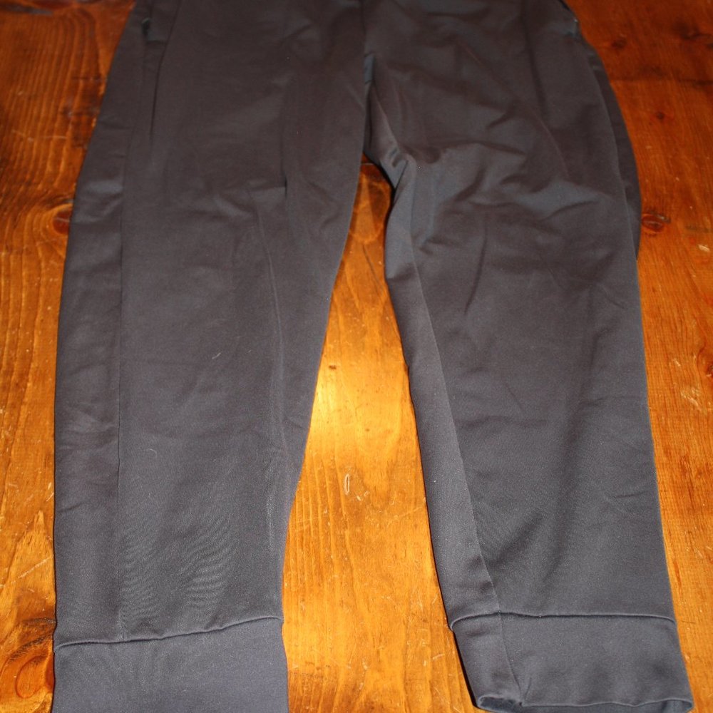 32 Degrees Heat Men's Performance Jogger Pants. Grey w/ Two Pockets.Size Medium.